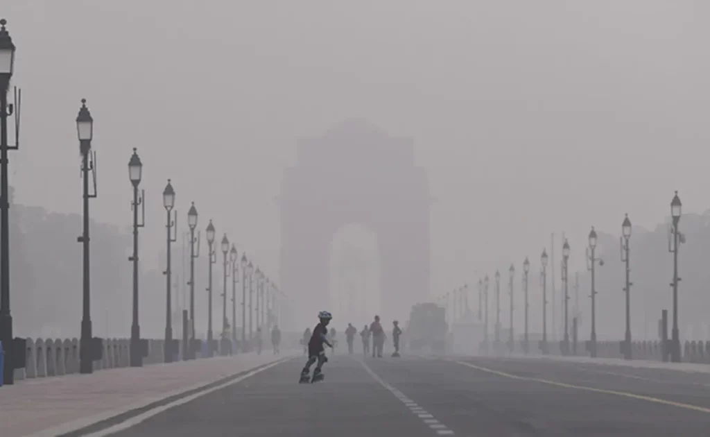 i2qvgg8g_delhi-air-quality-delhi-air-pollution-india-gate-smog-pti_625x300_05_November_22
