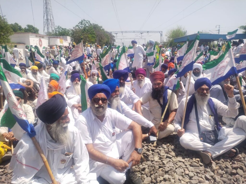 Farmers’ sit-in at Shambhu railway station continued for the third day
