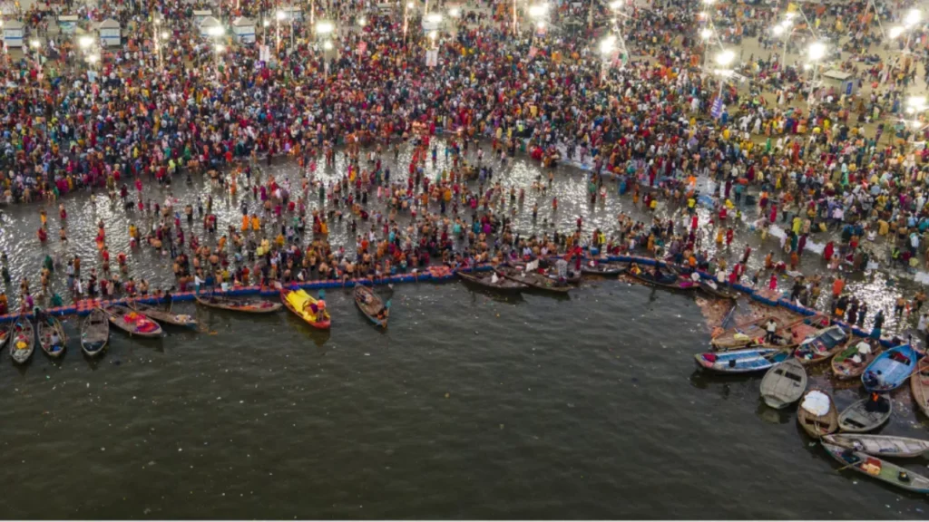 1739326946681_mahakumbh_sangam_crowd