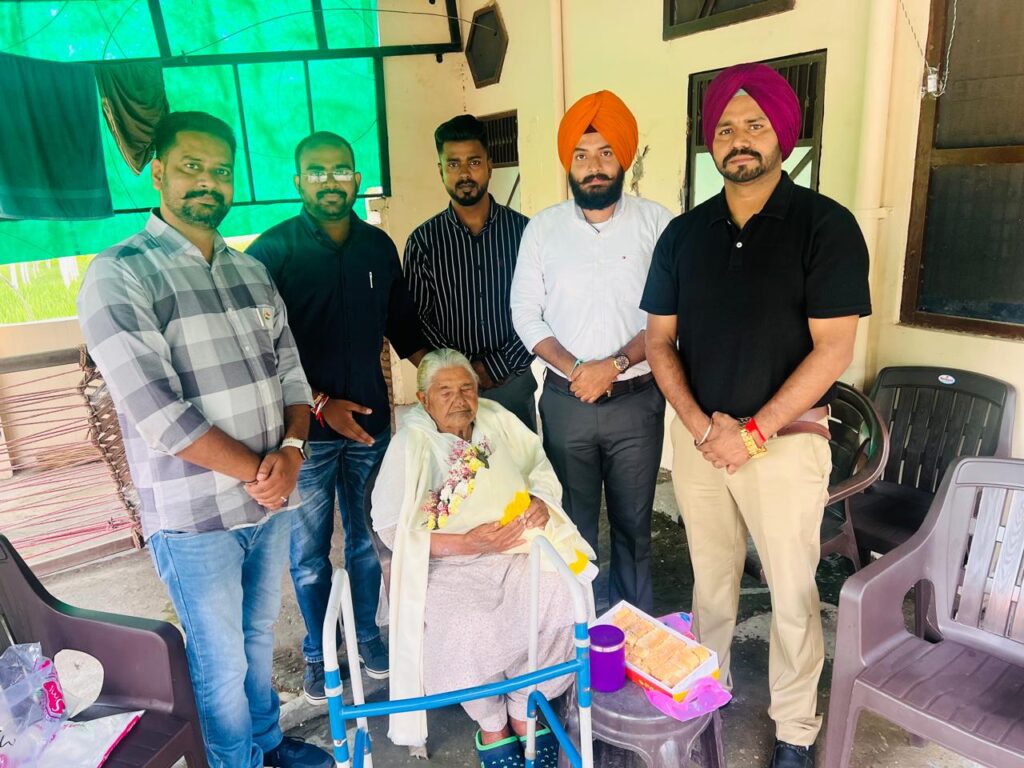 ਮਾਤਾ ਚਰਨਜੀਤ ਕੌਰ (2)