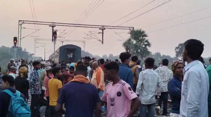 bihar-Danapur-PDDU-section-Danapur-Bengaluru-special-train-splits-into-two-parts-causing-panic-among-passengers