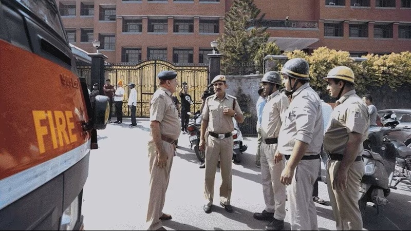 delhi-schools-bomb-threat-again