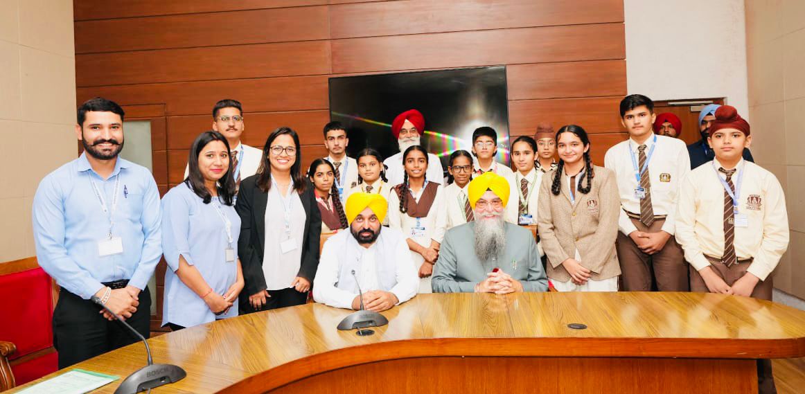 Punjab CM and PVS Speaker meet students of Oxbridge World School ...