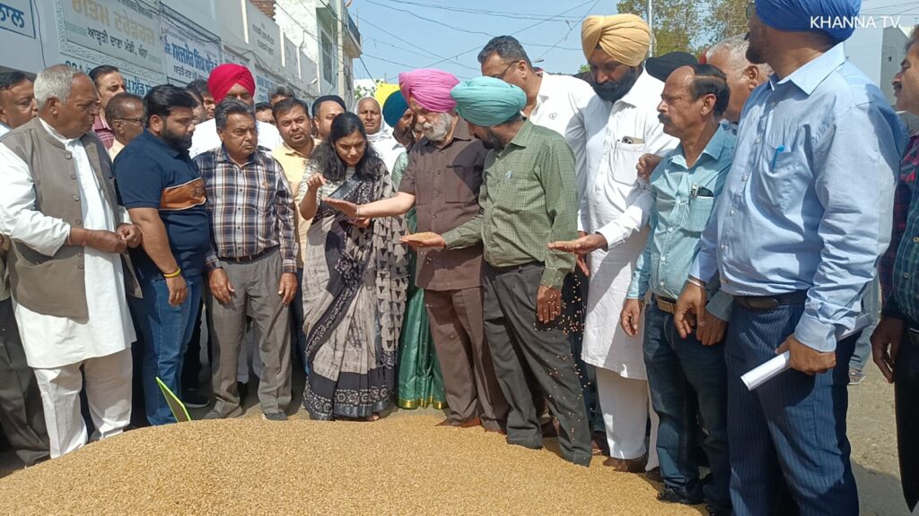 Ludhiana DC Sawhney appeals arhtiyas & farmers to spread voter awareness amongst labourers & villagers