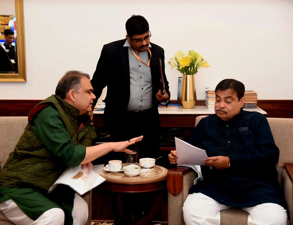 Pic MP Arora meets Union Minister Nitin Gadkari in New Delhi on Thursday