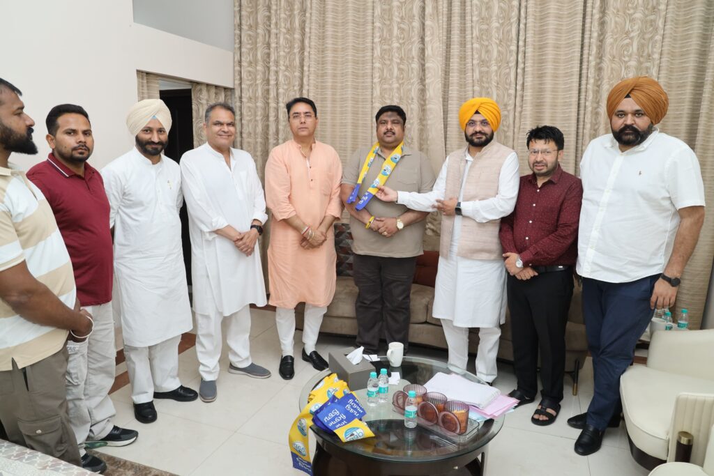 Advocate Arun Khurmi Joins AAP