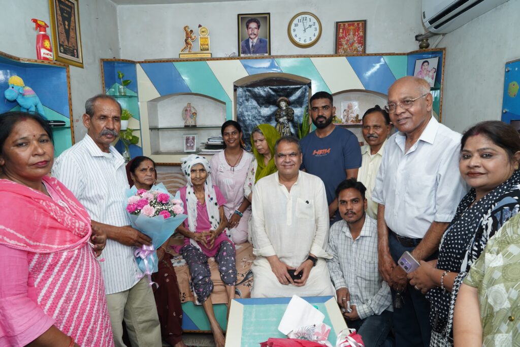 Arora Meets Senior Party Volunteer2